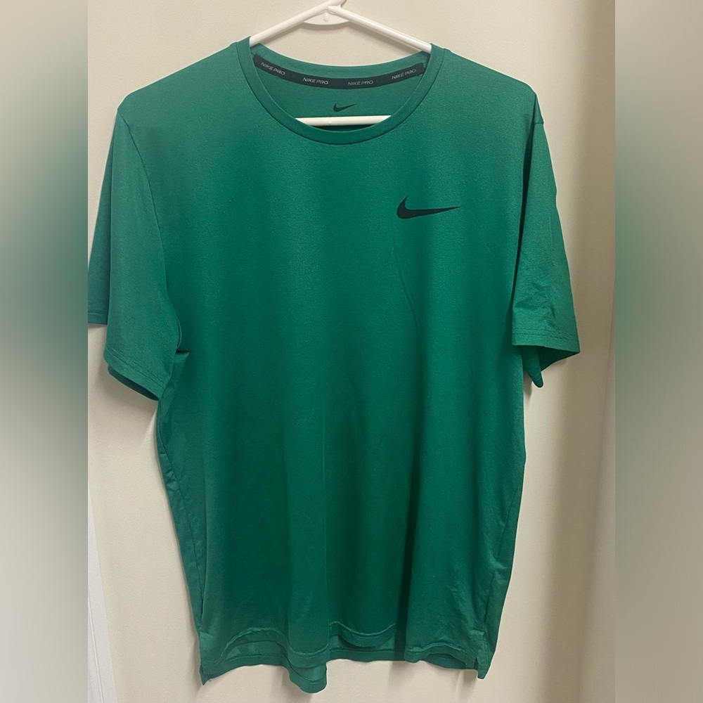 Nike men’s size medium dry fit shirt EEUC